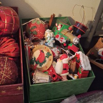 Sale Photo Thumbnail #513: Assorted Vintage Christmas Ornament Collection