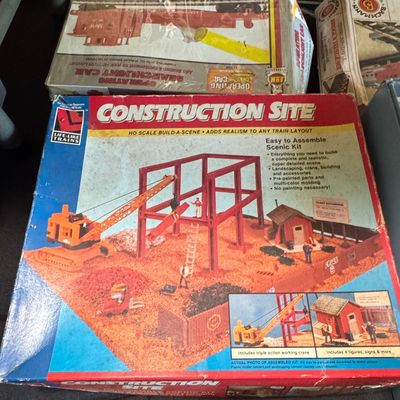 Sale Photo Thumbnail #249: Life-Like Trains HO Scale Construction Site Build-A-Scene Kit