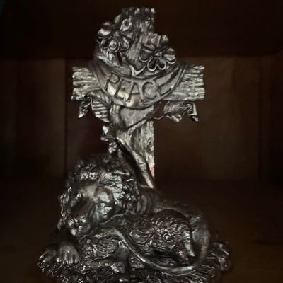 Sale Photo Thumbnail #684: Arthur Court 'Peace' Lion and Lamb Figurine
