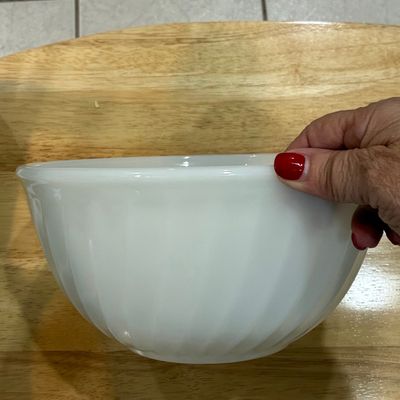 Sale Photo Thumbnail #574: Fire-King Swirl Mixing Bowl