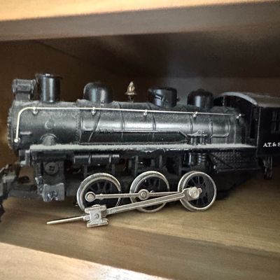 Sale Photo Thumbnail #242: Lionel O Gauge AT&SF Steam Locomotive