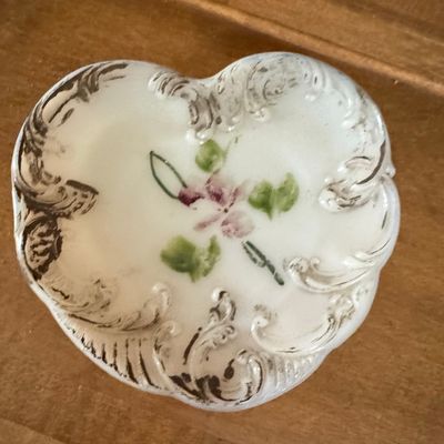 Sale Photo Thumbnail #435: Victorian Style Porcelain Heart-Shaped Trinket Dish with Hand-Painted Floral Motifs