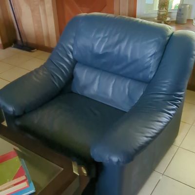 Sale Photo Thumbnail #20: Blue Leather Club Chair