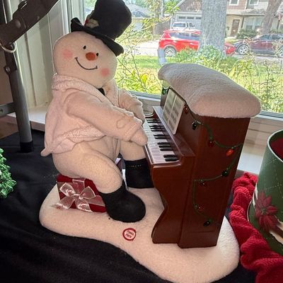 Sale Photo Thumbnail #393: Hallmark Jingle Pals 2005 Animated Piano Playing Snowman