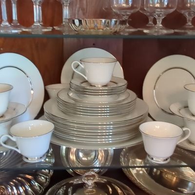 Sale Photo Thumbnail #12: Oxford Bone China Lexington Pattern Dinnerware Set