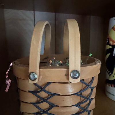 Sale Photo Thumbnail #926: Longaberger 1999 Tree Trimming Peppermint Basket