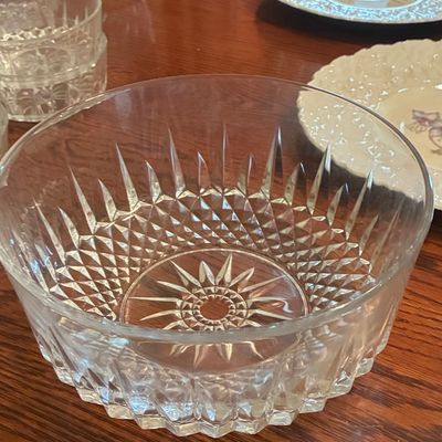 Sale Photo Thumbnail #636: Arcoroc France Diamant Starburst Bowl