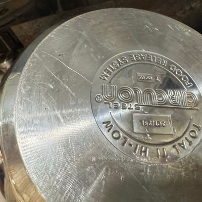 Sale Photo Thumbnail #126: Circulon Steel Straining Saucepan
