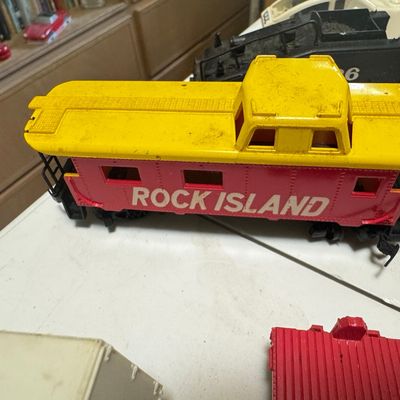 Sale Photo Thumbnail #433: Tyco HO Scale Rock Island Caboose