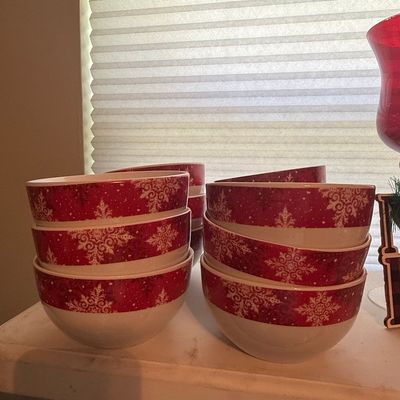 Sale Photo Thumbnail #476: Royal Norfolk Snowflake Holiday Bowls