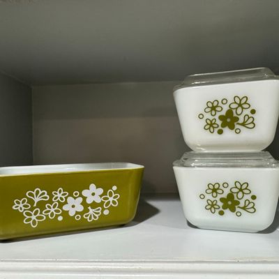 Sale Photo Thumbnail #211: Pyrex Spring Blossom Green (Crazy Daisy) Loaf Pan and Refrigerator Dishes Set