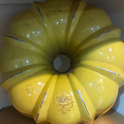 Sale Photo Thumbnail #728: Vintage Nordic Ware Bundt Pan
