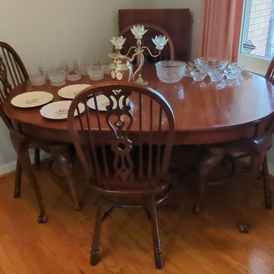 Sale Photo Thumbnail #9: Queen Anne Style Dining Set with Spindle Back Chairs