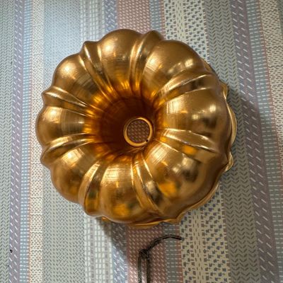 Sale Photo Thumbnail #529: Nordic Ware Anniversary Bundt Pan (Gold)