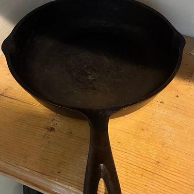 Sale Photo Thumbnail #330: Vintage Birmingham Stove & Range (BSR) #8 Cast Iron Skillet with Heat Ring