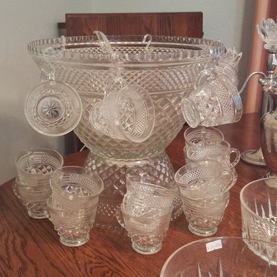 Sale Photo Thumbnail #70: Anchor Hocking Wexford Punch Bowl Set