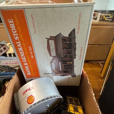 Sale Photo Thumbnail #763: Life-Like HO Scale Bank & General Store Model Kit with Shell Oil Tank