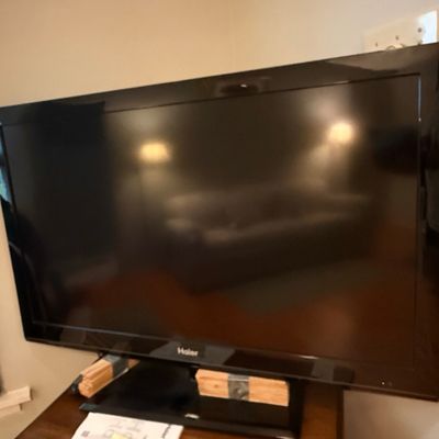 Sale Photo Thumbnail #532: Haier 26” LED LCD TV HDMI HL-26P2