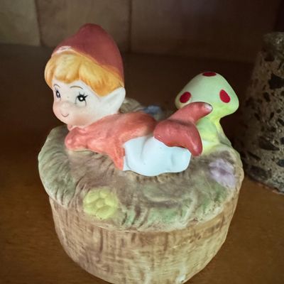 Sale Photo Thumbnail #804: Vintage HOMCO 5404 Elf Mushroom Trinket Box