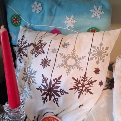Sale Photo Thumbnail #986: Holiday Snowflake Decorative Throw Pillow