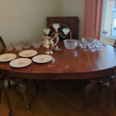 Sale Photo Thumbnail #6: Queen Anne Style Dining Set with Spindle Back Chairs