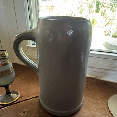Sale Photo Thumbnail #551: Schilz 1 Liter Salt-Glazed Stoneware Beer Stein