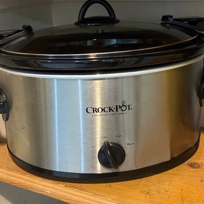 Sale Photo Thumbnail #434: Crock-Pot 6-Quart Oval Manual Slow Cooker