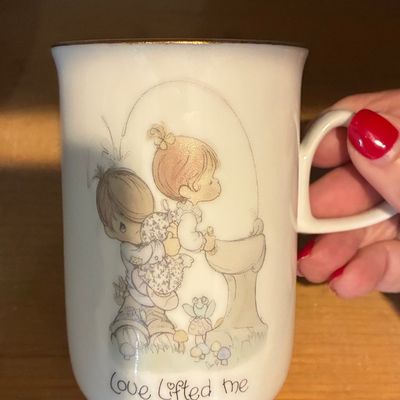 Sale Photo Thumbnail #884: Precious Moments 'Love Lifted Me' Mug 1984