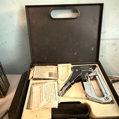Sale Photo Thumbnail #733: Swingline No. 800 Heavy Duty Tacker Kit