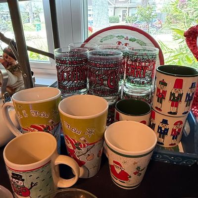 Sale Photo Thumbnail #478: Assorted Vintage Christmas Holiday Mugs and Glasses