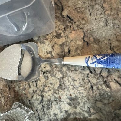 Sale Photo Thumbnail #878: Blue and White Windmill Pattern Cheese Slicer - Elesva
