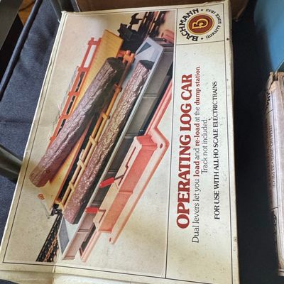 Sale Photo Thumbnail #541: Bachmann Operating Log Car with Dump Station (Item No. 1427)