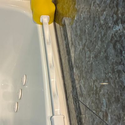 Extendable Bathtub Scrubber with Yellow Sponge