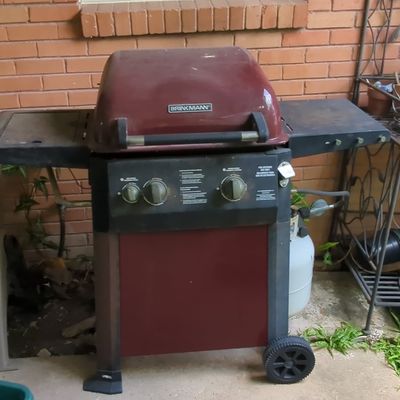 Sale Photo Thumbnail #110: Brinkmann 2-Burner Gas Grill