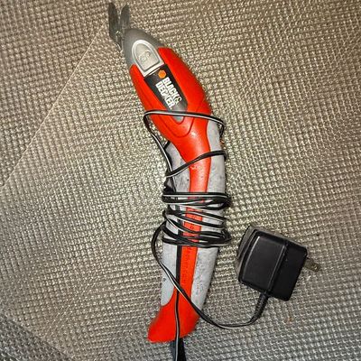 Sale Photo Thumbnail #605: Black & Decker Cordless Power Scissors SZ360