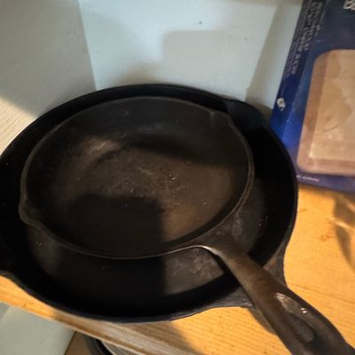 Sale Photo Thumbnail #67: Vintage Cast Iron Skillets - Wagner Ware Sidney