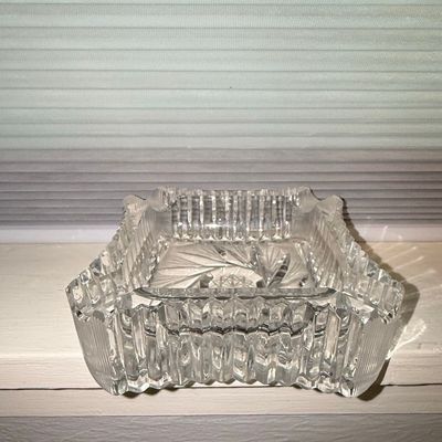 Sale Photo Thumbnail #626: Vintage American Brilliant Period Style Cut Glass Ashtray with Starburst Motif