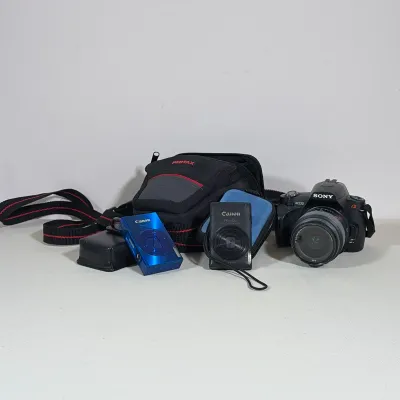 (3pc) SONY ALPHA 230 DSLR AND CANON POWERSHOT ELPH DIGITAL CAMERAS
The collection features a Sony a230 DSLR camera equipped with a Sony...