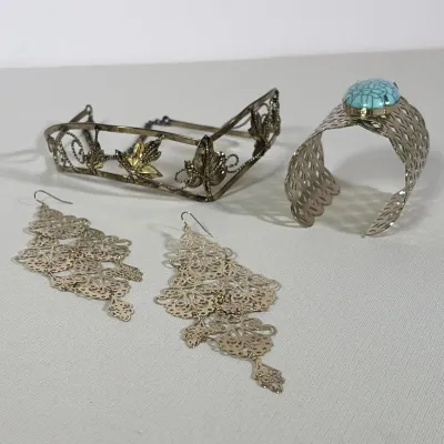 (3pc) THREE-PIECE GOLD-TONE COSTUME JEWELRY GROUP
This lot contains a pair of chandelier-style filigree earrings, a wide lattice-pattern...