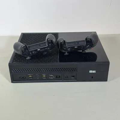 MICROSOFT XBOX ONE CONSOLE MODEL 1540 WITH KINECT AND TWO CONTROLLERS
This Microsoft Xbox One Model 1540 console is finished in black...