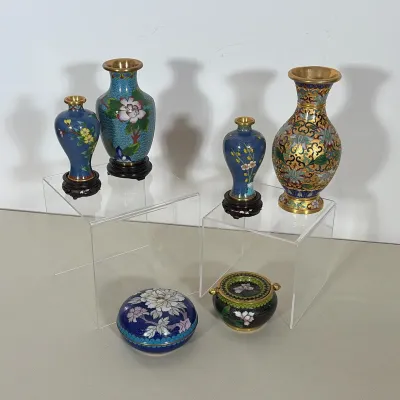 (6pc) CHINESE CLOISONNÉ ENAMEL VASES, BOX, AND ASHTRAY
A six-piece collection of Chinese cloisonné enamelware comprising four...