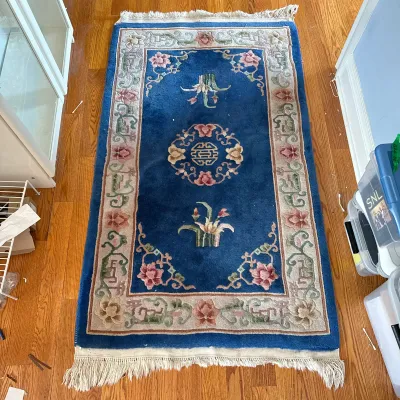 CHINESE ART DECO STYLE WOOL RUG
A rectangular wool rug featuring a deep blue field with a central longevity medallion and floral motifs...