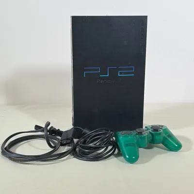 SONY PLAYSTATION 2 CONSOLE WITH EMERALD GREEN CONTROLLER AND CABLES
Sony PlayStation 2 video game console in the original black fat...