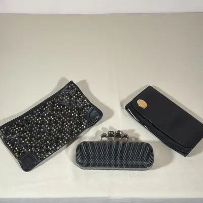 (3pc) ALEXANDER MCQUEEN AND CHRISTIAN LOUBOUTIN CLUTCHES
Collection features two Alexander McQueen clutches and one Christian Louboutin...