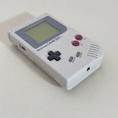 NINTENDO GAME BOY HANDHELD VIDEO GAME CONSOLE MODEL DMG-01
Handheld electronic gaming console featuring a light grey plastic housing with...
