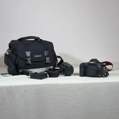 (4pc) CANON EOS 5D MARK III DIGITAL SLR CAMERA WITH EF 24-105MM F/4L IS USM ZOOM LENS
Canon EOS 5D Mark III digital SLR camera body...