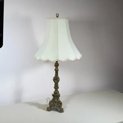 VINTAGE ORNATE NEOCLASSICAL STYLE CAST BRASS TABLE LAMP
The lamp features a cast brass body with an ornate tripod base decorated with...