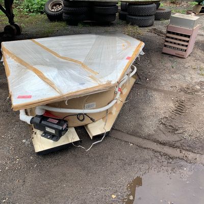 4 unwrapped jacuzzi tubs, as new