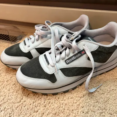 Sale Photo Thumbnail #90: Shoes lot, see pictures for sizes