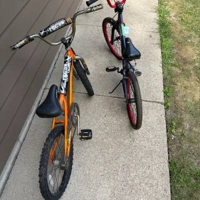 Sale Photo Thumbnail #386: 2 Kids bikes, both need tubes